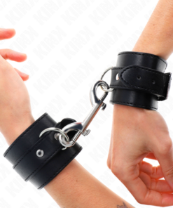 KINK - WRIST RESTRAINTS-SINGLE RIVET ROW AND BIG BUCKLE BLACK ADJUSTABLE 17-28 CM X 5 CM