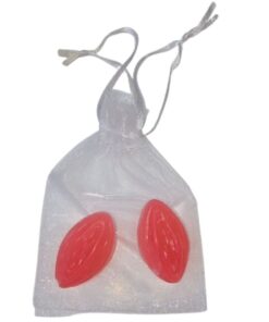 DIABLO PICANTE - 2 VAGINA SHAPED PERFUMED SOAPS RED