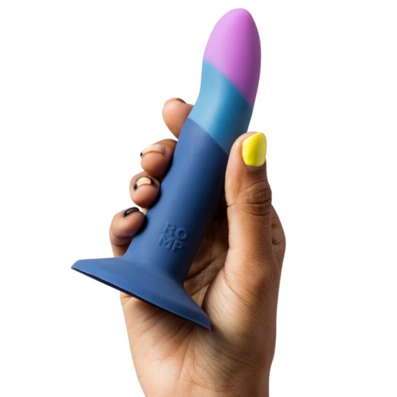 ROMP - PICCOLO HARNESS + SILICONE DILDO WITH TRICOLOR SUCTION CUP 14 CM - Image 4